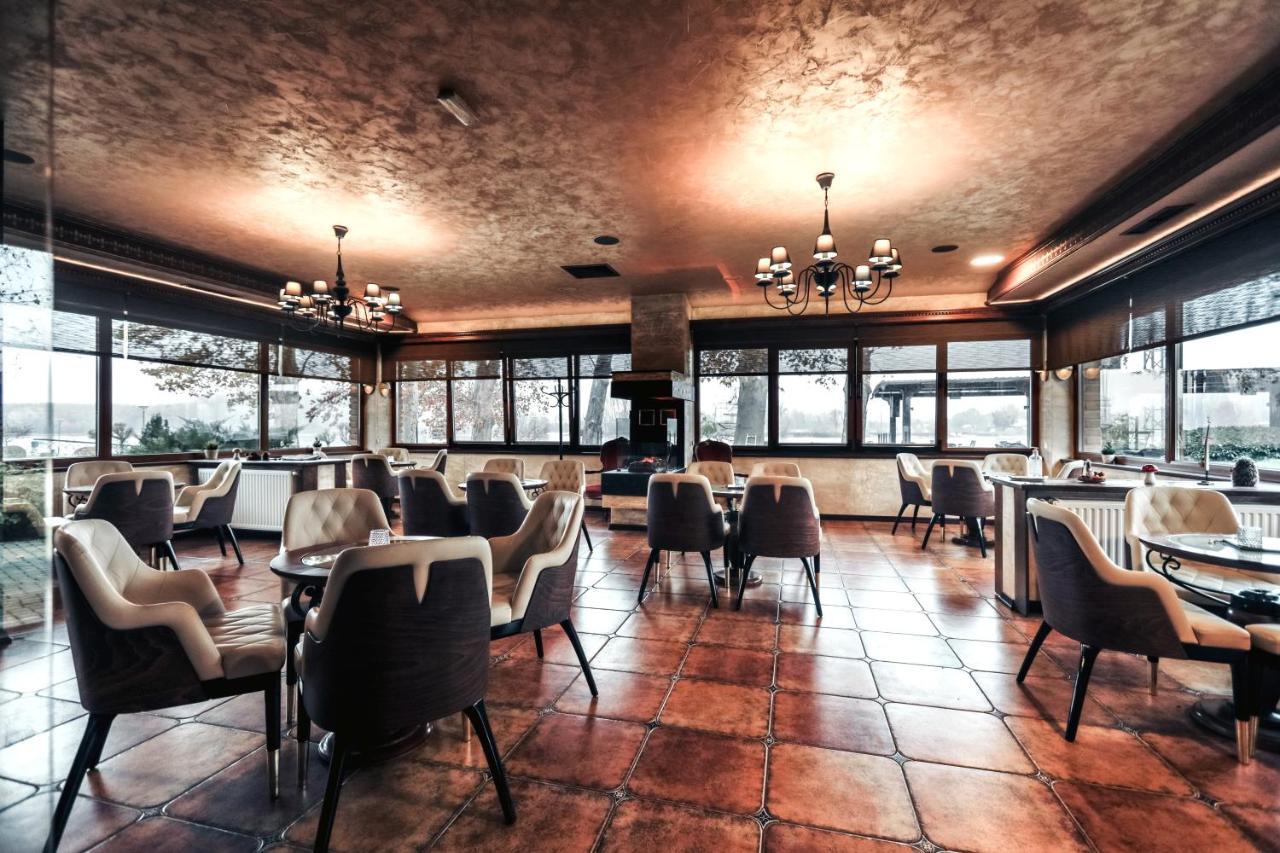 Hotel Dunav Ilok Ngoại thất bức ảnh