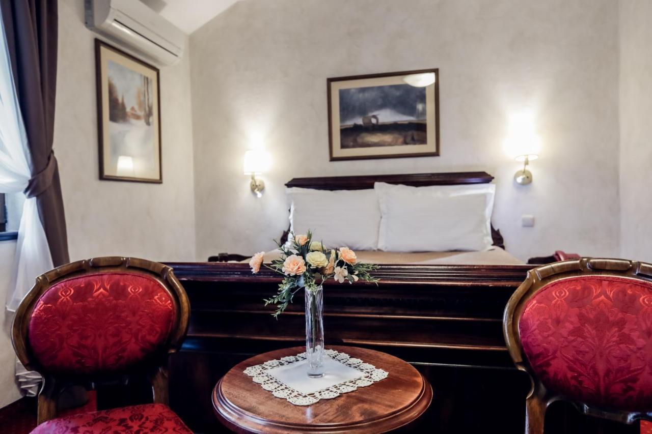 Hotel Dunav Ilok Ngoại thất bức ảnh
