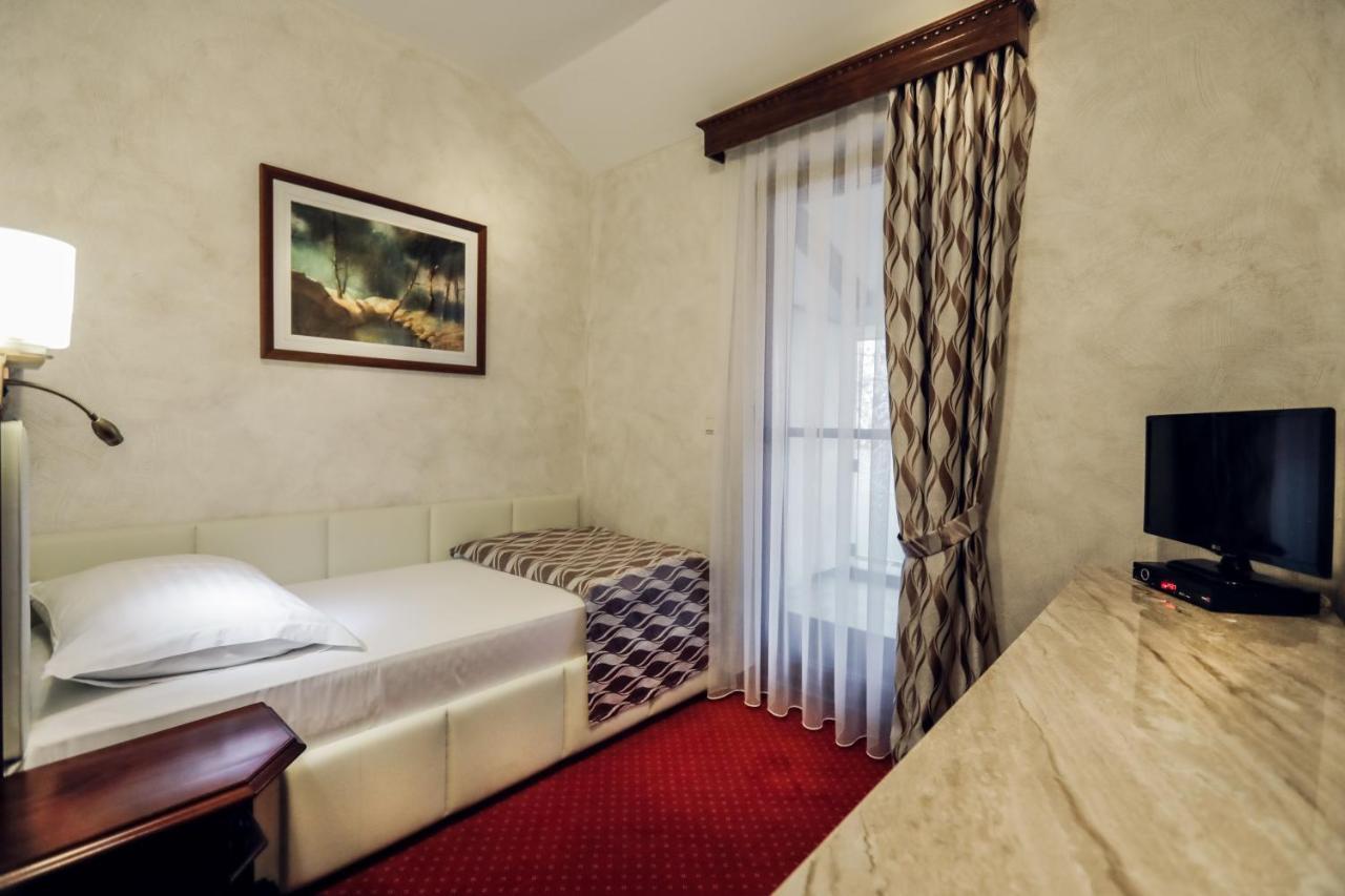 Hotel Dunav Ilok Ngoại thất bức ảnh